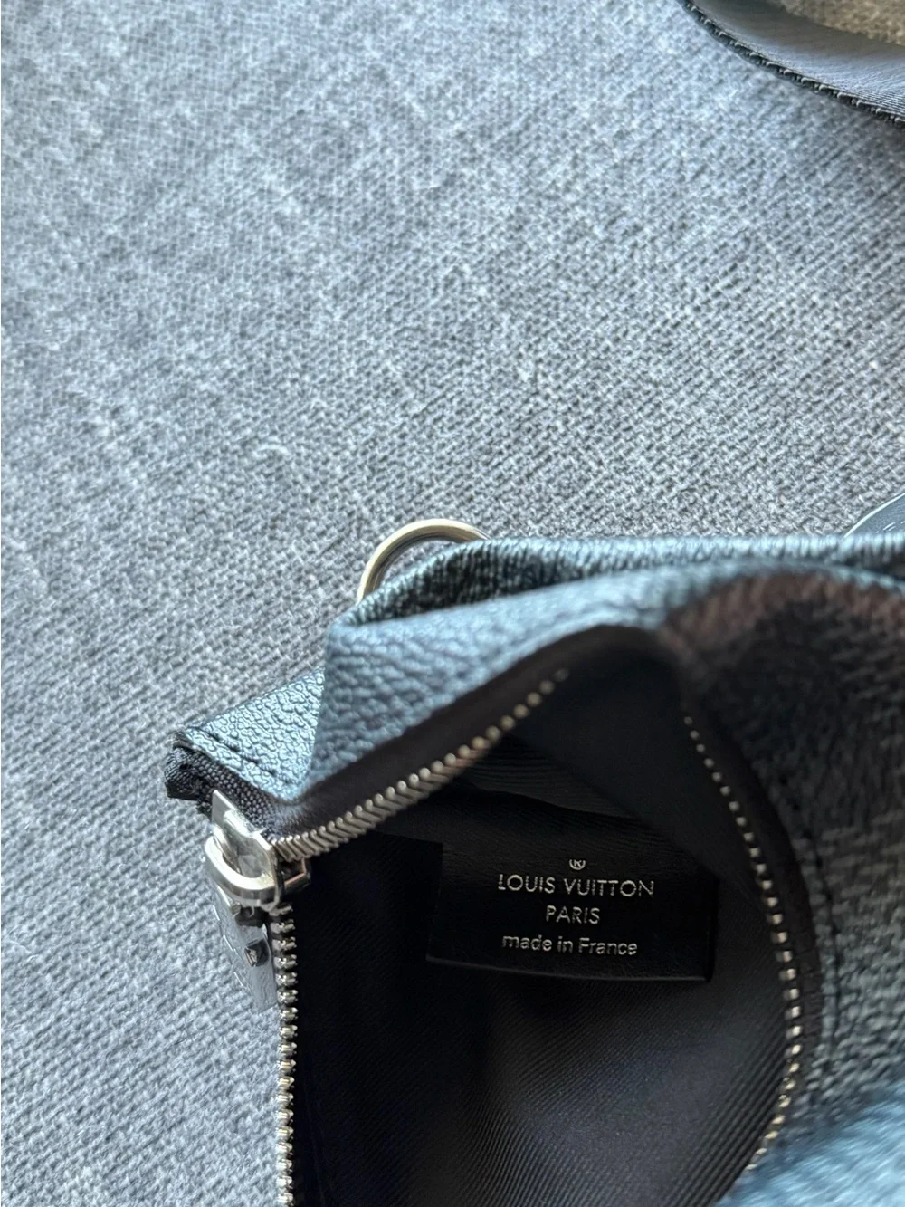 Louis Vuitton compact louis